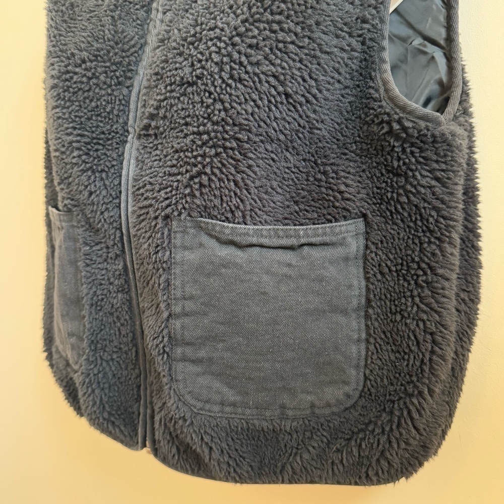 NWOT Blu Pepper Faux Black Sherpa Women's Vest Denim Pockets M - Picture 2 of 4